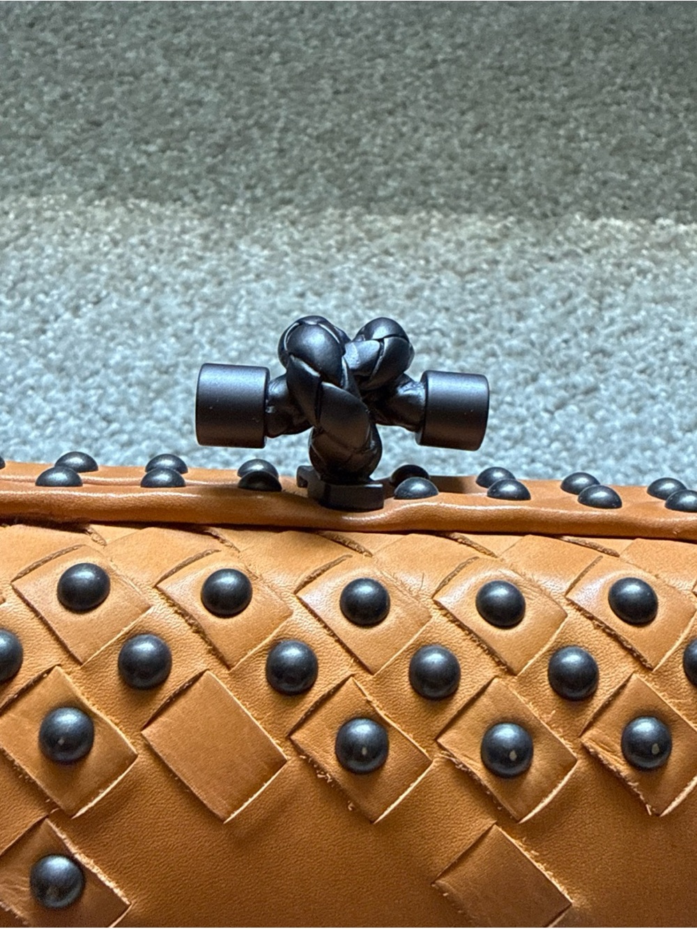 Authentic Bottega Veneta Womens Waxy Nappa Intrecciato Studded Knot Clutch - Picture 5 of 10